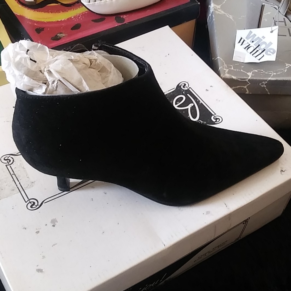 Shoes - Picture 6 of 7